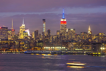 Manhattan, view of the Empire State Building and Midtown Manhattan across the Hudson River, New York, United States of America, North America