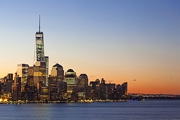 One World Trade Center and Downtown Manhattan across the Hudson River, New York, United States of America, North America