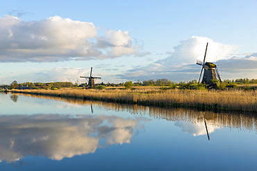 Windmills, Kinderdijk, UNESCO World Heritage Site, Netherlands, Europe