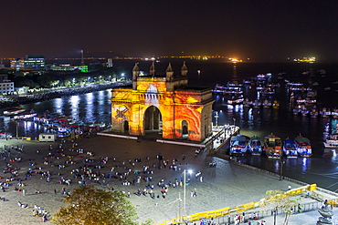 The Gateway of India, monument commemorating the landing of King George V and Queen Mary in 1911, Mumbai, Maharashtra, India, Asia