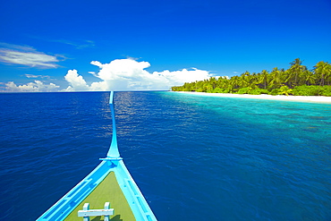 Maldivian fishing boat (dhoni) and tropical island, Maldives, Indian Ocean, Asia