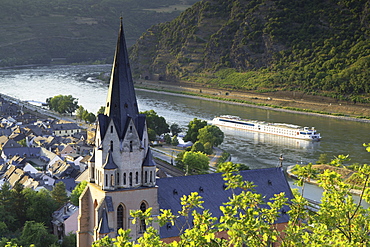 Liebfrauenkirche and River Rhine, Oberwesel, Rhineland-Palatinate, Germany, Europe