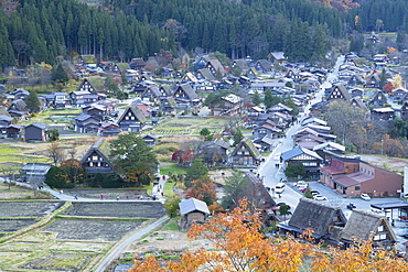 Elevated view of Ogimachi, UNESCO World Heritage Site, Shirakawa-go, Toyama Prefecture, Honshu, Japan, Asia