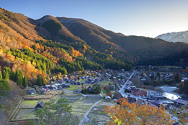 Elevated view of Ogimachi, UNESCO World Heritage Site, Shirakawa-go, Toyama Prefecture, Honshu, Japan, Asia