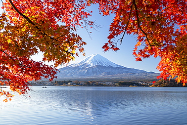 Mount Fuji, UNESCO World Heritage Site, and Lake Kawaguchi, Yamanashi Prefecture, Honshu, Japan, Asia