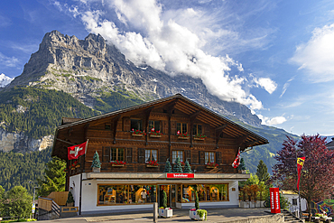 Traditional chalet, Grindelwald, Jungfrau Region, Bernese Oberland, Switzerland