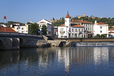 Roman Bridge over the River Nabao with Casa Viera Guimaraes in the background, Tomar, Santarem District, Portugal, Europe