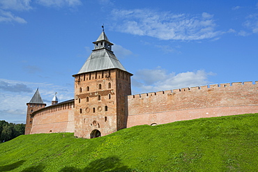 Kremlin Wall with Towers, UNESCO World Heritage Site, Veliky Novgorod, Novgorod Oblast, Russia, Europe