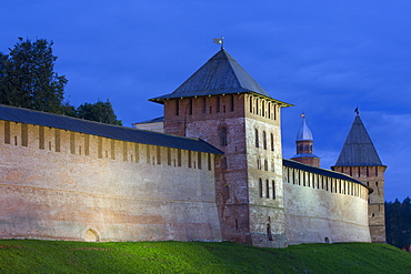 Kremlin Wall with Towers, evening, UNESCO World Heritage Site, Veliky Novgorod, Novgorod Oblast, Russia, Europe