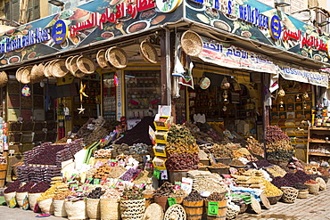 Spices for sale, Sharia el Souk (Bazaar), Aswan, Egypt, North Africa, Africa