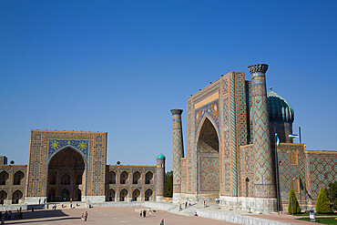 Tilla-Kari and Sherdor Madrassahs (left to right), Registan Square, Samarkand, UzbekistanRegistan Square, Samarkand, Uzbekistan