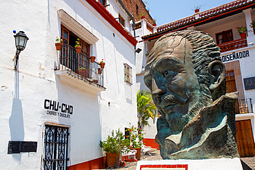 Statue, Don Juan Ruiz de Alarcon y Mendoza, Spanish Writer of the Golden Age, 1581-1639, Taxco, Guerrero, Mexico, North America