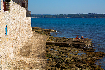 Seaside, waterfront residence, Outer City Wall, 13th century, Old Town, Novigrad, Croatia, Europe