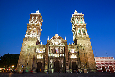 Evening, Cathedral of Our Lady of the Immaculate Conception, 1649, Historic Center, UNESCO World Heritage Site, Puebla, Puebla State, Mexico, North America