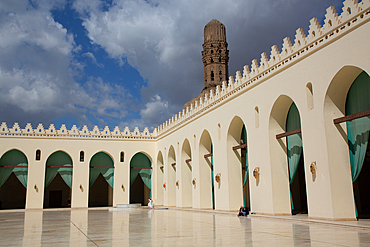 Al-Hakim Mosque, 1013 AD, Al-Muizz Street, Historic Cairo, UNESCO World Heritage Site, Cairo, Egypt, North Africa, Africa