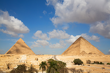 Pyramid of Khafre (Chephren) on left, Pyramid of Khufu (Cheops) on right, Giza Pyramid Complex, UNESCO World Heritage Site, Giza, Egypt, North Africa, Africa