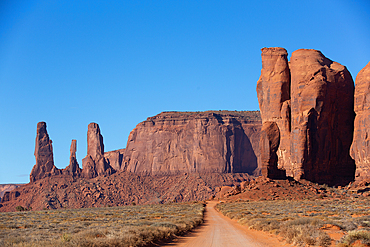 Loop Drive, Three Sisters (left), Camel Butte (right), Monument Valley Navajo Tribal Park, Utah, USA