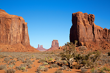 North Window, Elephant Butte (left), Cly Butte (right), Monument Valley Navajo Tribal Park, Utah, USA