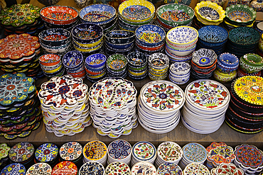 Souvenirs Dishware for Sale, Arasta Bazaar, Sultanahmet, Istanbul, Turkey