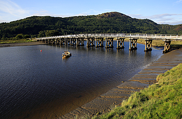 Bridge over the estuary at Barmouth, Wales, United Kingdom, Europe *** Local Caption *** Bridge over the estuary at Barmouth, Wales, United Kingdom, Europe