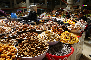 Nuts and dried fruit for sale, Central Market, Dushanbe, Tajikistan, Central Asia, Asia