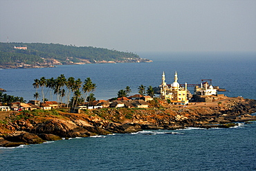 Mosque by the seashore, Kovalam, Trivandrum, Kerala, India, Asia