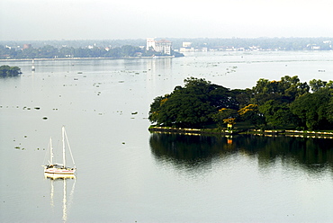 Sailing boat in Vembanad Lake, Kochi, Kerala, India, Asia