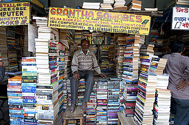 Bookstall holder in College Street, the world's largest second-hand book market for intellectuals, scholars and students, Kolkata (Calcutta), West Bengal, India, Asia