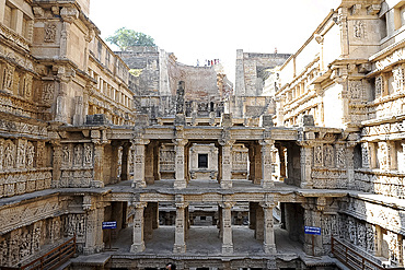 Ornately carved 11th century Chaulukya dynasty Rani ki Vav stepwell, UNESCO World Heritage Site, Patan, Gujarat, India, Asia