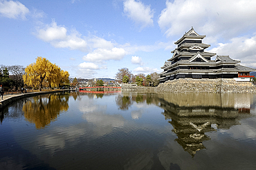 Matsumoto Castle (Crow Castle) dating from the late 16th century with wooden interiors and external stonework, Matsumoto, Japan, Asia