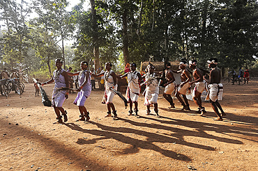 Dhurua tribal men and women performing rare traditional tribal dance to celebrate festival of Shivraatri, Gupteswar, Odisha, India, Asia