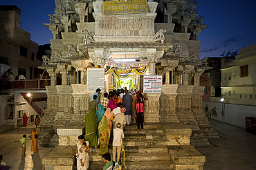 Devotees queueing to do puja at Kankera festival, where donations of foods are made for the poor, the day after Diwali celebrations, Jagdish temple, Udaipur, Rajasthan, India, Asia