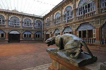 Inner courtyard with cast iron lion inside royal Mysore Palace, constructed between 1897 and 1912, Mysore, Karnataka, India, Asia