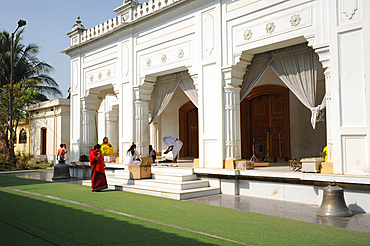 Worshippers at the Shree Govindaji Hindu temple originating from 1846, Imphal, Manipur, India, Asia