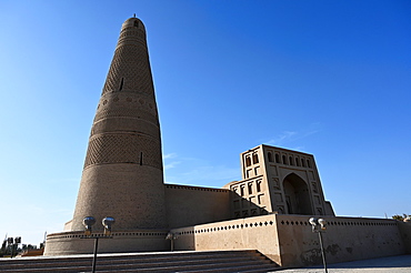 Emin Tower and Uyghur Mosque, built in 1777 from wood and brick, Turfan, Silk Road, Xinjiang, China, Asia