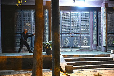 Man doing Tai Chi in inner courtyard of Xian Great Mosque before evening prayer, Xian, Shaanxi, China, Asia