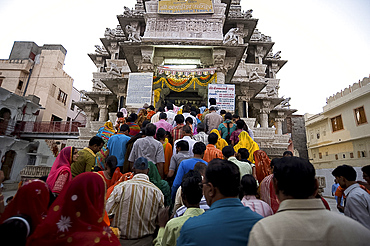 Devotees queuing to do puja at dusk at Kankera festival, after Diwali celebrations, Jagdish temple, Udaipur, Rajasthan, India