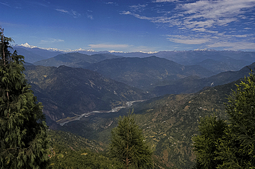 The Himalayan range and the River Tista seen from the Darjeeling to Gangtok road, Singtam District, Sikkim, India, Asia