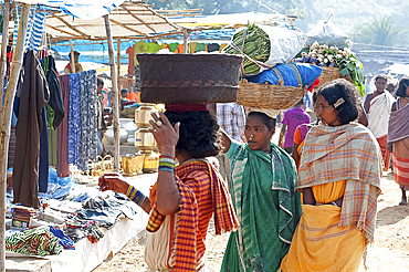 Dunguria Kondh women shopping at tribal market, Bissam Cuttack, Orissa, India, Asia