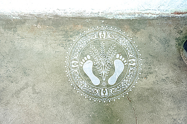 Hindu pattern indicating welcome into house, on wall, Naupatana weaving village, rural Orissa, India, Asia