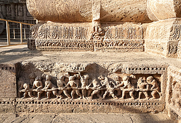 Carving of temple builders on the wall of the 13th century Konarak Sun temple, UNESCO World Heritage Site, Konarak, Orissa, India, Asia