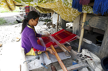 Young Batak tribeswoman weaving sarong with traditional Batak Toba design, Buhit, Samosir Island, Lake Toba, Sumatra, Indonesia, Southeast Asia, Asia