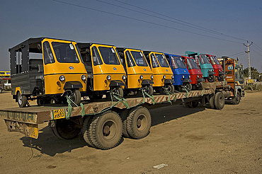 New tuc tuc rickshaws being transported from the factory to the city, Ajmer district, Rajasthan, India, Asia