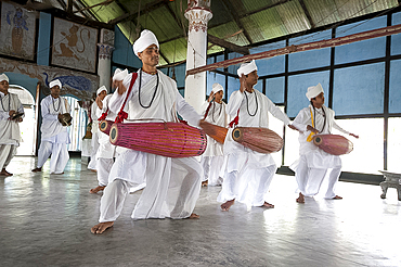 Gayan Bayan (musicians and singers) performance by Hindu bhakat (monks) at the Uttar Kamalabari Hindu monastery, Majuli Island, Assam, India, Asia