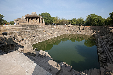 Tank at Modhera sun temple, built in 1026 by King Bhimdev, Solanki dynasty, dedicated to the sun god Surya, Modhera, Gujarat, India, Asia