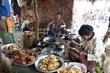 Jelabi and sweet snack maker in Mali weekly tribal market, Guneipada, Koraput district, Orissa (Odisha), India, Asia