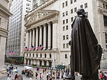 New York Stock Exchange and George Washington statue, Wall Street, Manhattan, New York City, New York, United States of America, North America