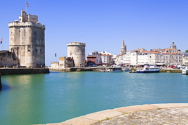 The St. Nicolas Tower and Chain Tower, Vieux Port, the old harbour, La Rochelle, Charente-Maritime, France, Europe