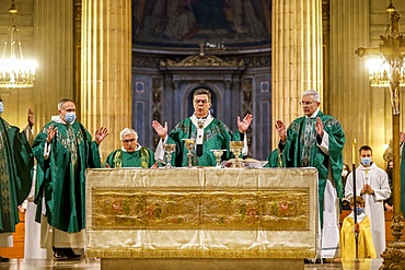 Archbishop Michel Aupetit, Eucharist celebration, Mass in Saint-Philippe-du-Roule Catholic Church, Paris, France, Europe