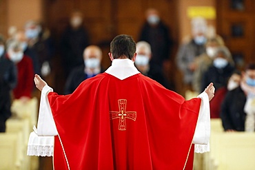 Catholic Mass, Holy week, Eucharist celebration, Saint Joseph des Fins Church, Annecy, Haute-Savoie, France, Europe